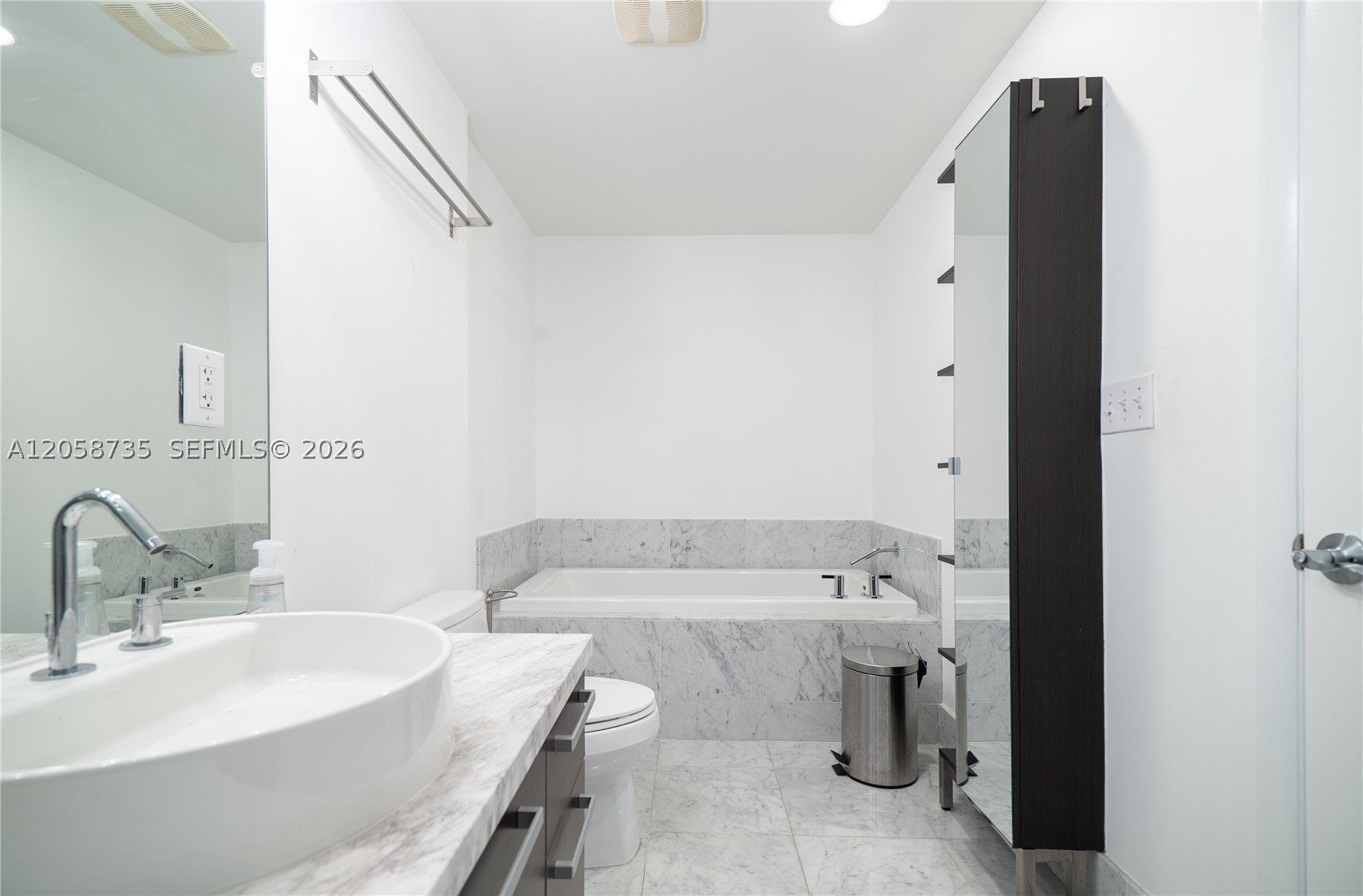 253 NE 2nd St #2107, Miami FL 33132