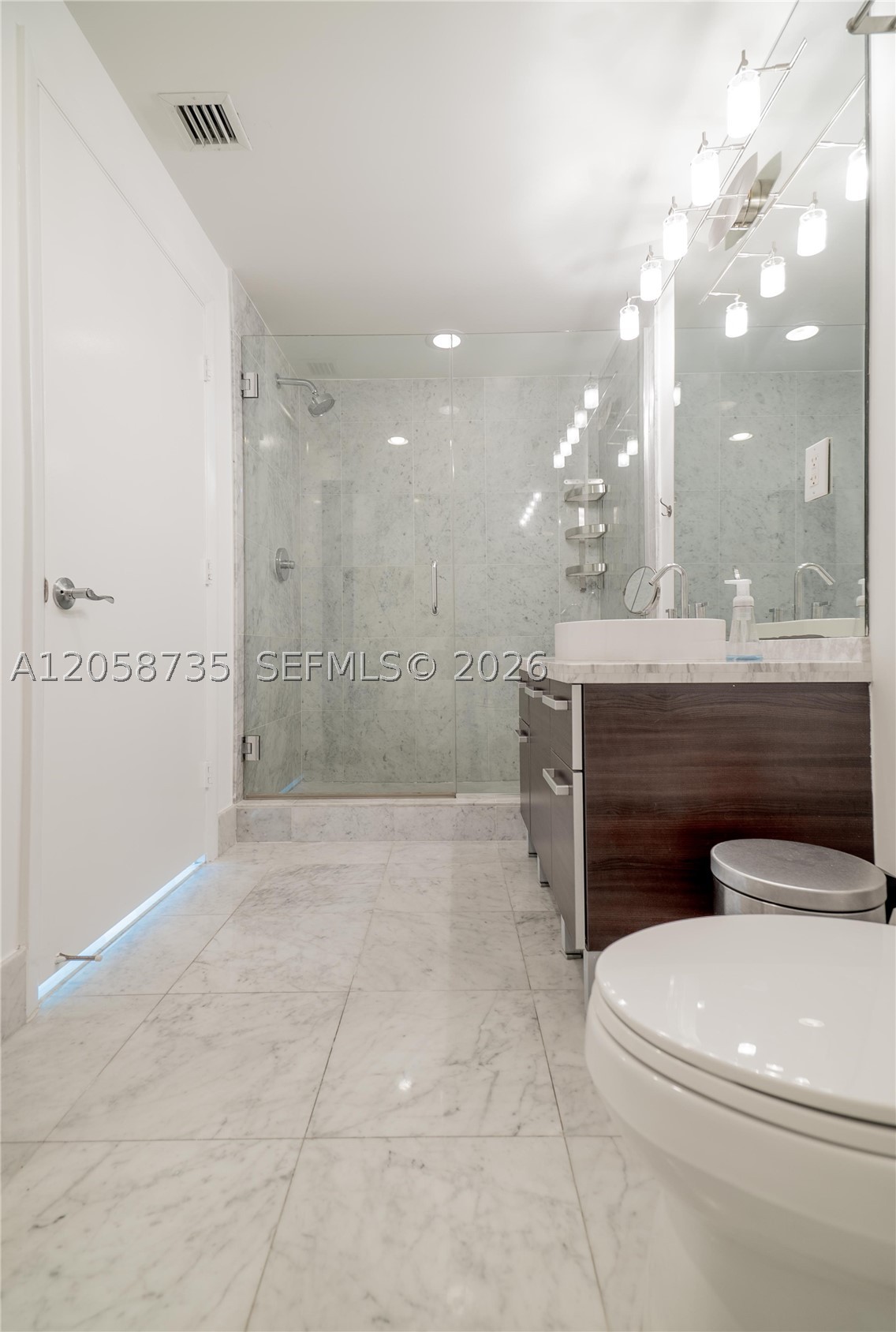 253 NE 2nd St #2107, Miami FL 33132