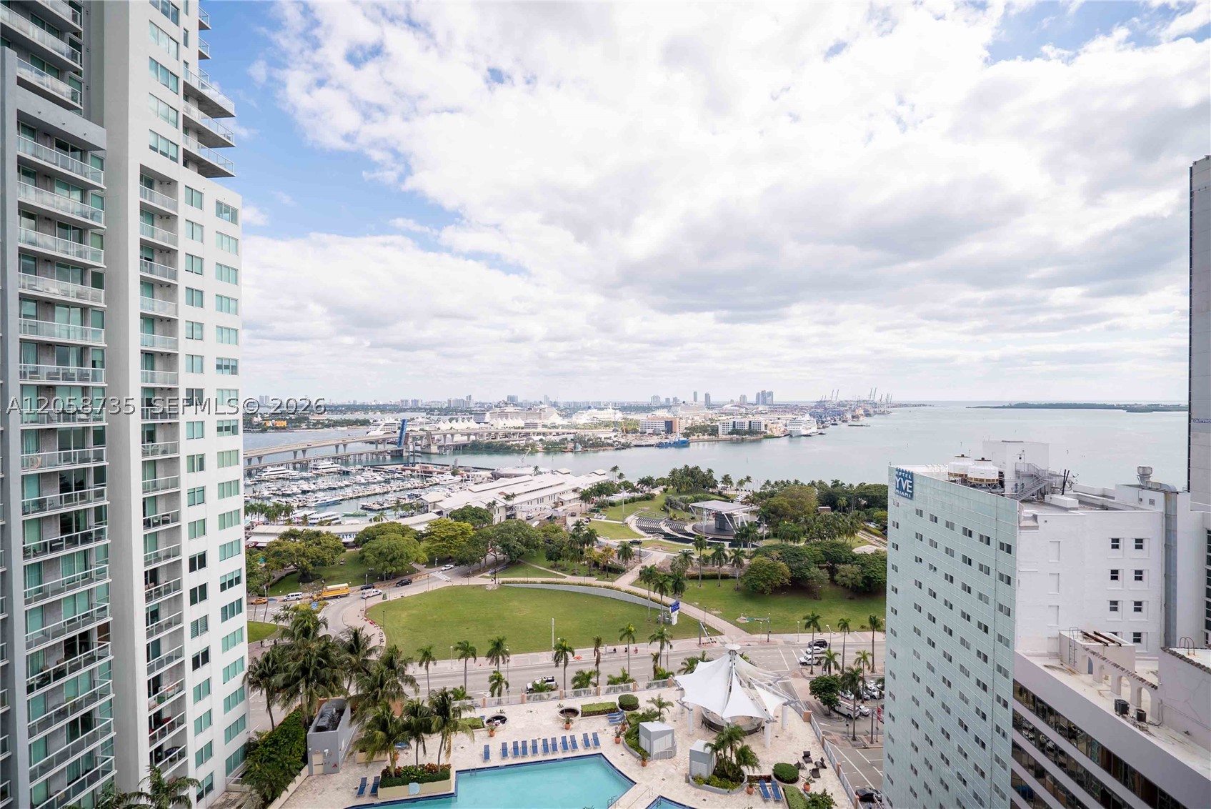 253 NE 2nd St #2107, Miami FL 33132