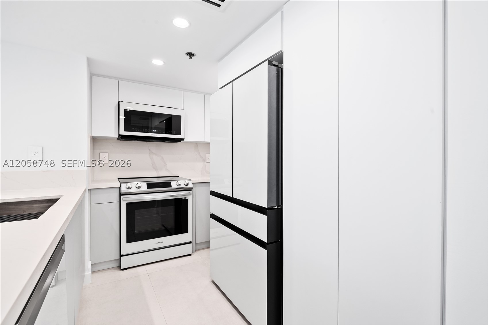 540 Brickell Key Dr #719, Miami FL 33131