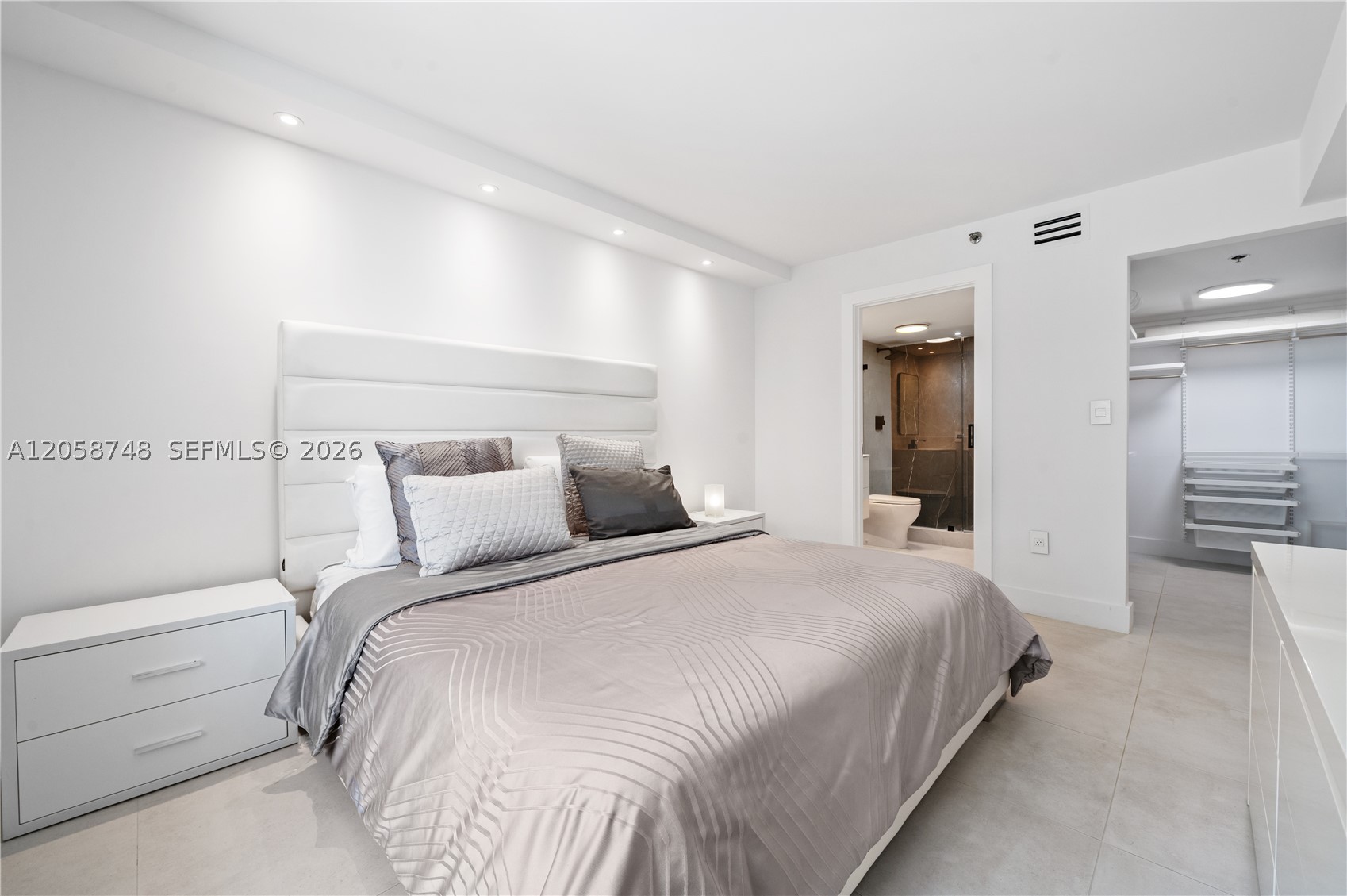 540 Brickell Key Dr #719, Miami FL 33131