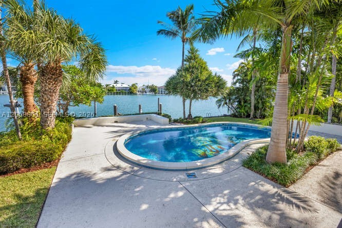 621 N Mashta Drive, Key Biscayne FL 33149