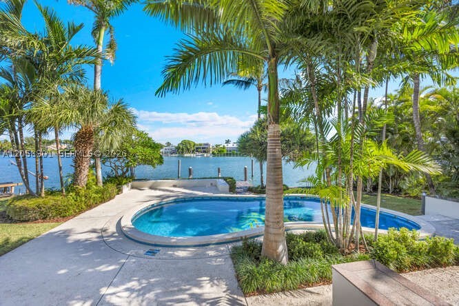 621 N Mashta Drive, Key Biscayne FL 33149