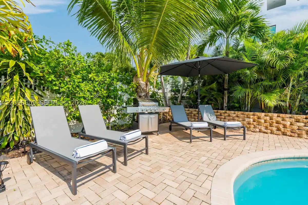 3204 Robbins Rd, Pompano Beach FL 33062