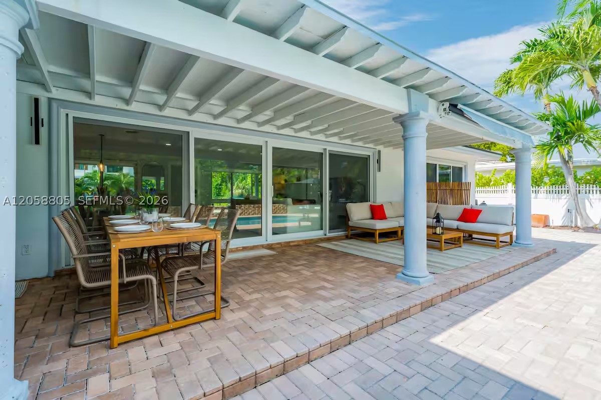 3204 Robbins Rd, Pompano Beach FL 33062