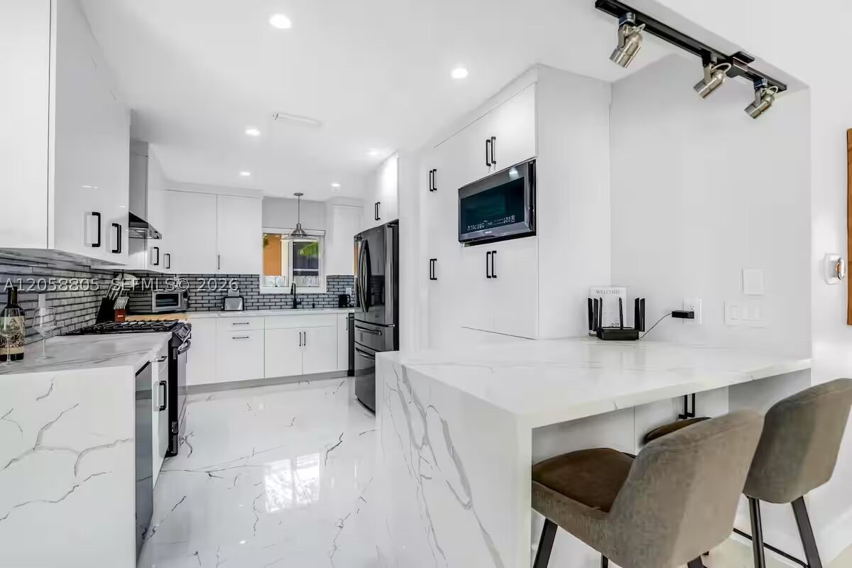 3204 Robbins Rd, Pompano Beach FL 33062