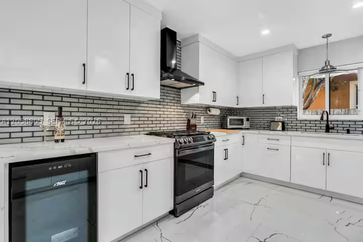 3204 Robbins Rd, Pompano Beach FL 33062