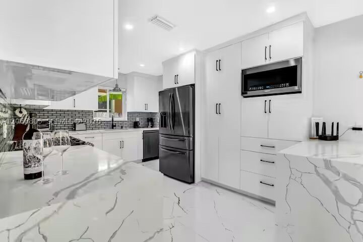 3204 Robbins Rd, Pompano Beach FL 33062