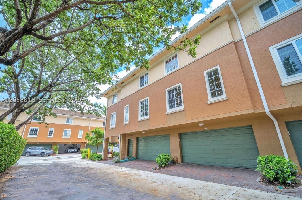 2845 NE 185th St #903, Aventura FL 33180