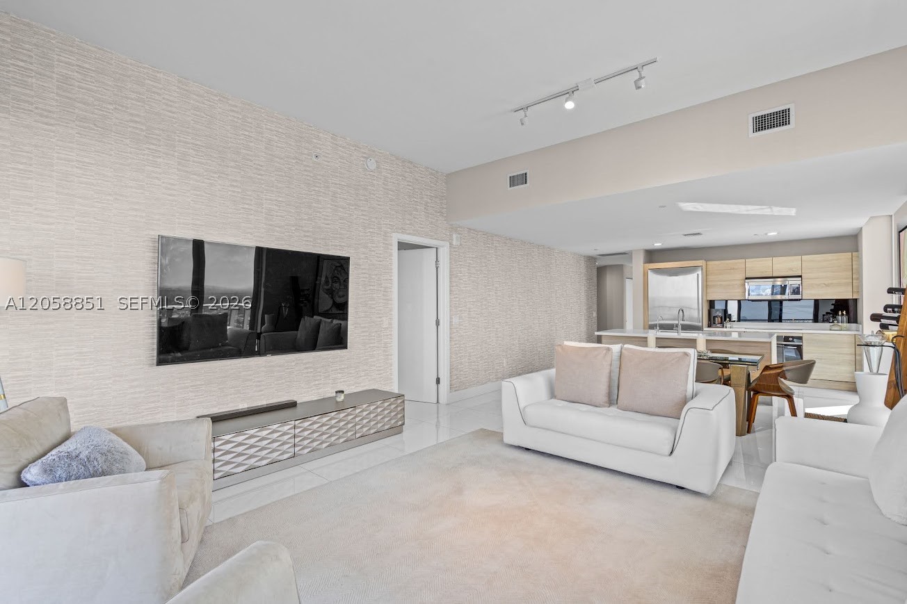 16385 Biscayne Blvd #3201, North Miami Beach FL 33160