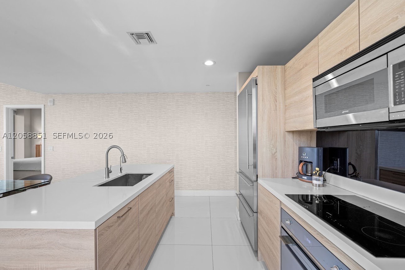16385 Biscayne Blvd #3201, North Miami Beach FL 33160