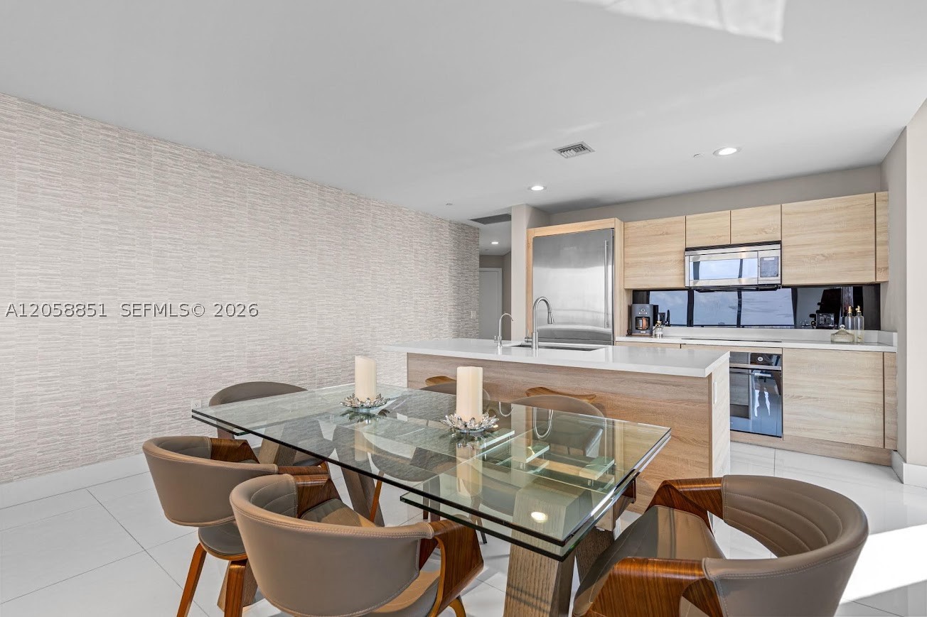 16385 Biscayne Blvd #3201, North Miami Beach FL 33160