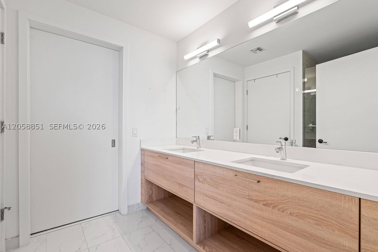 16385 Biscayne Blvd #3201, North Miami Beach FL 33160