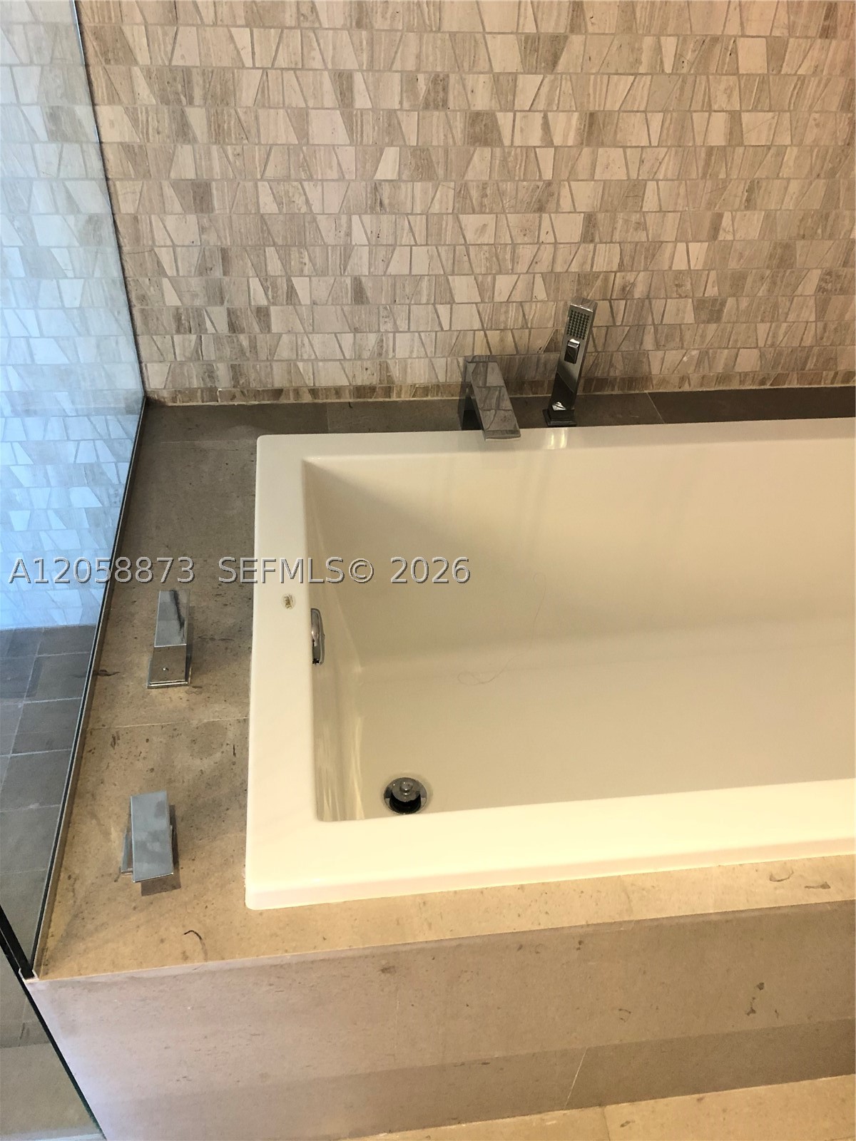 88 SW 7th St #2603, Miami FL 33130