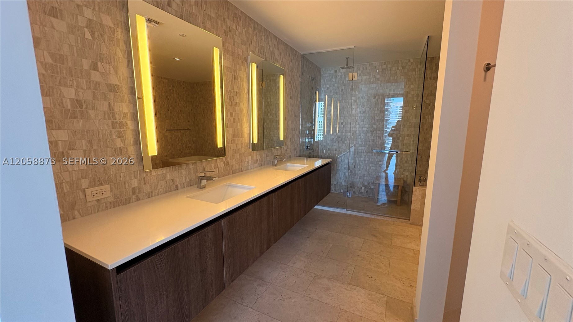 88 SW 7th St #2603, Miami FL 33130