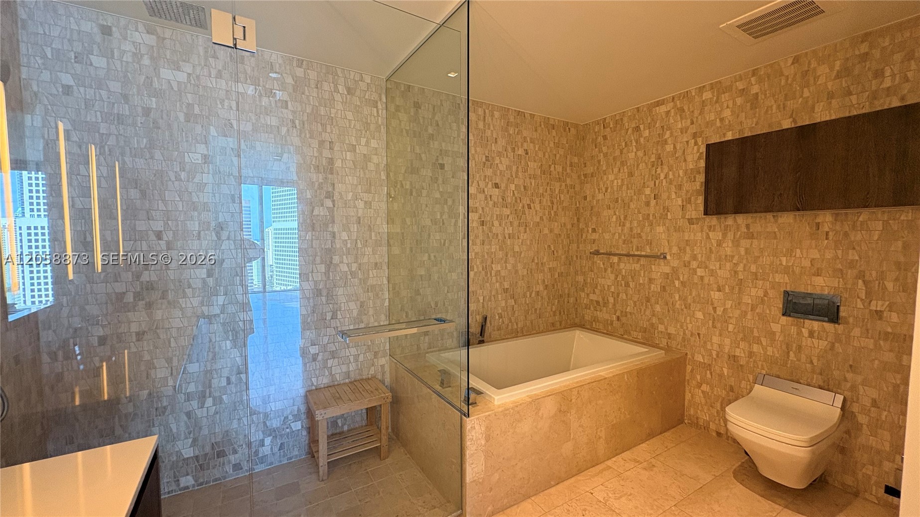 88 SW 7th St #2603, Miami FL 33130