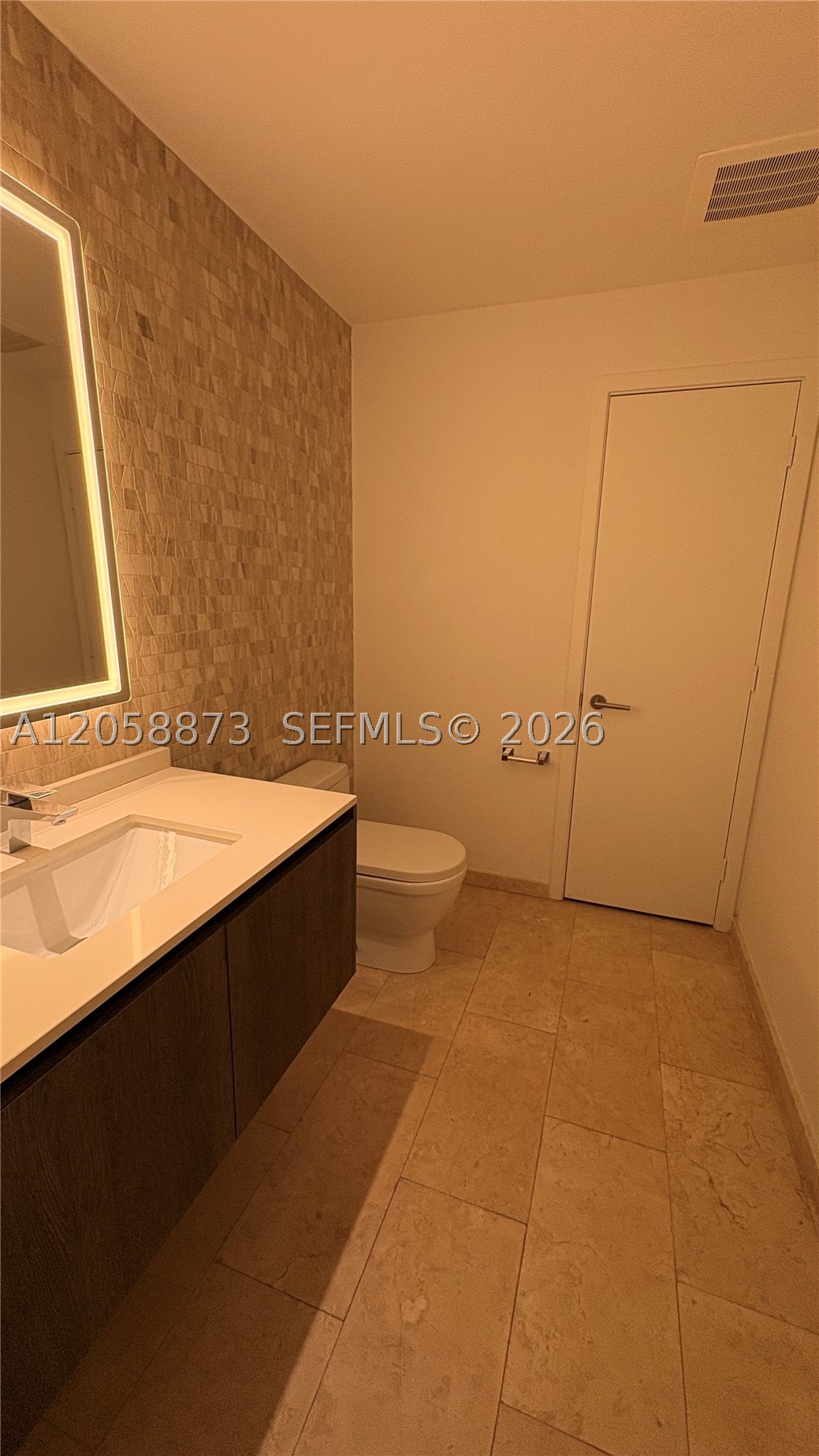 88 SW 7th St #2603, Miami FL 33130