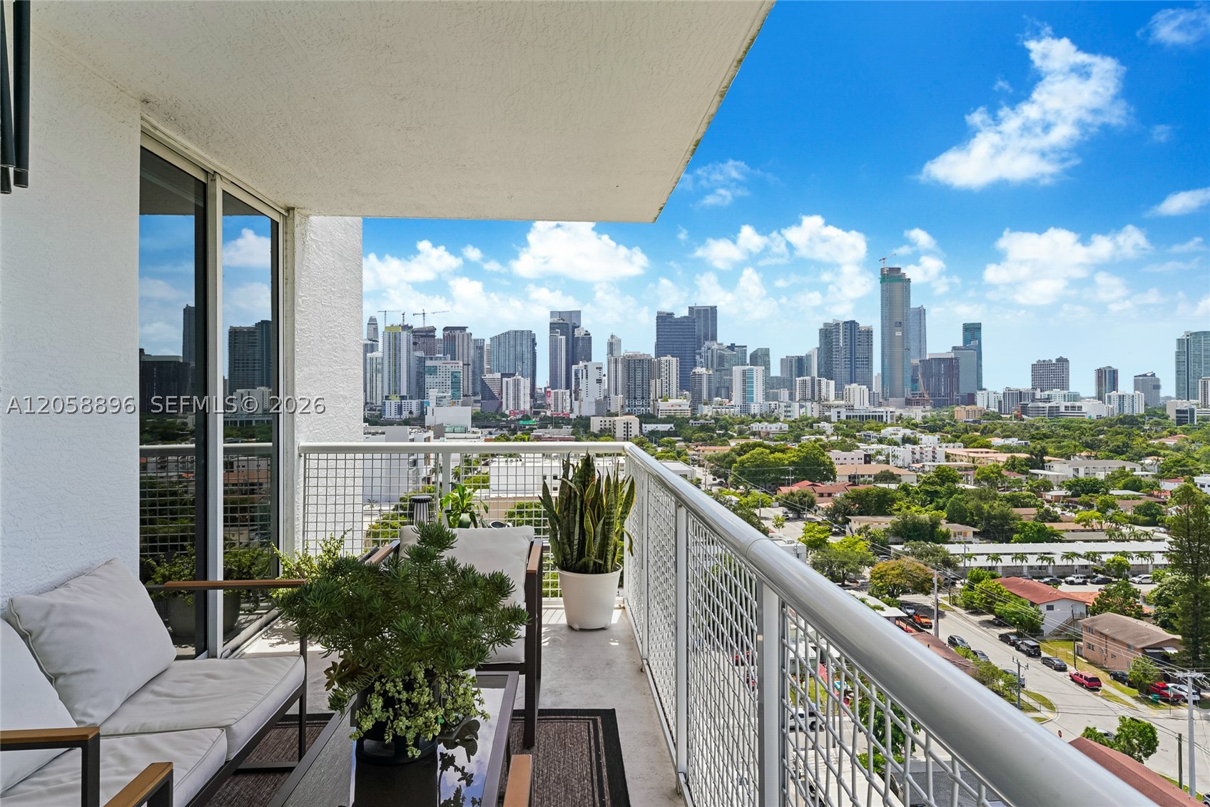 900 SW 8th St #1609, Miami FL 33130