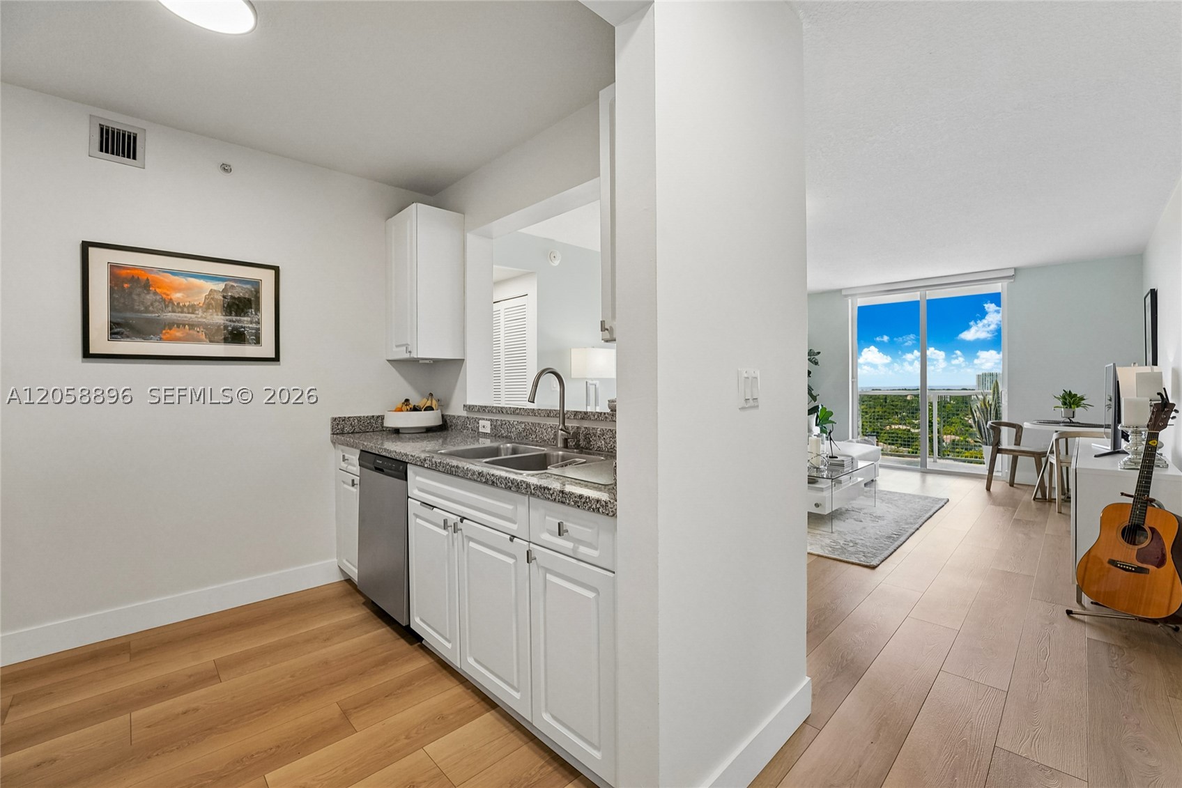 900 SW 8th St #1609, Miami FL 33130