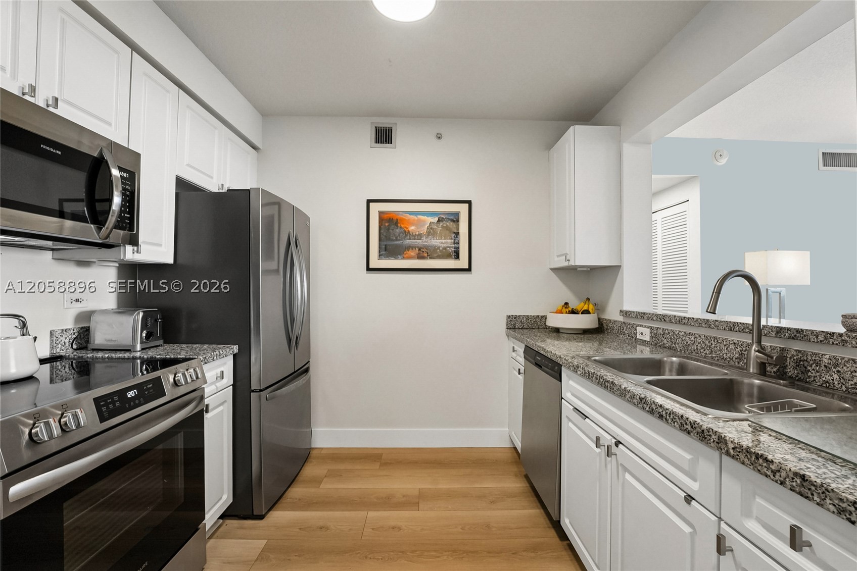 900 SW 8th St #1609, Miami FL 33130