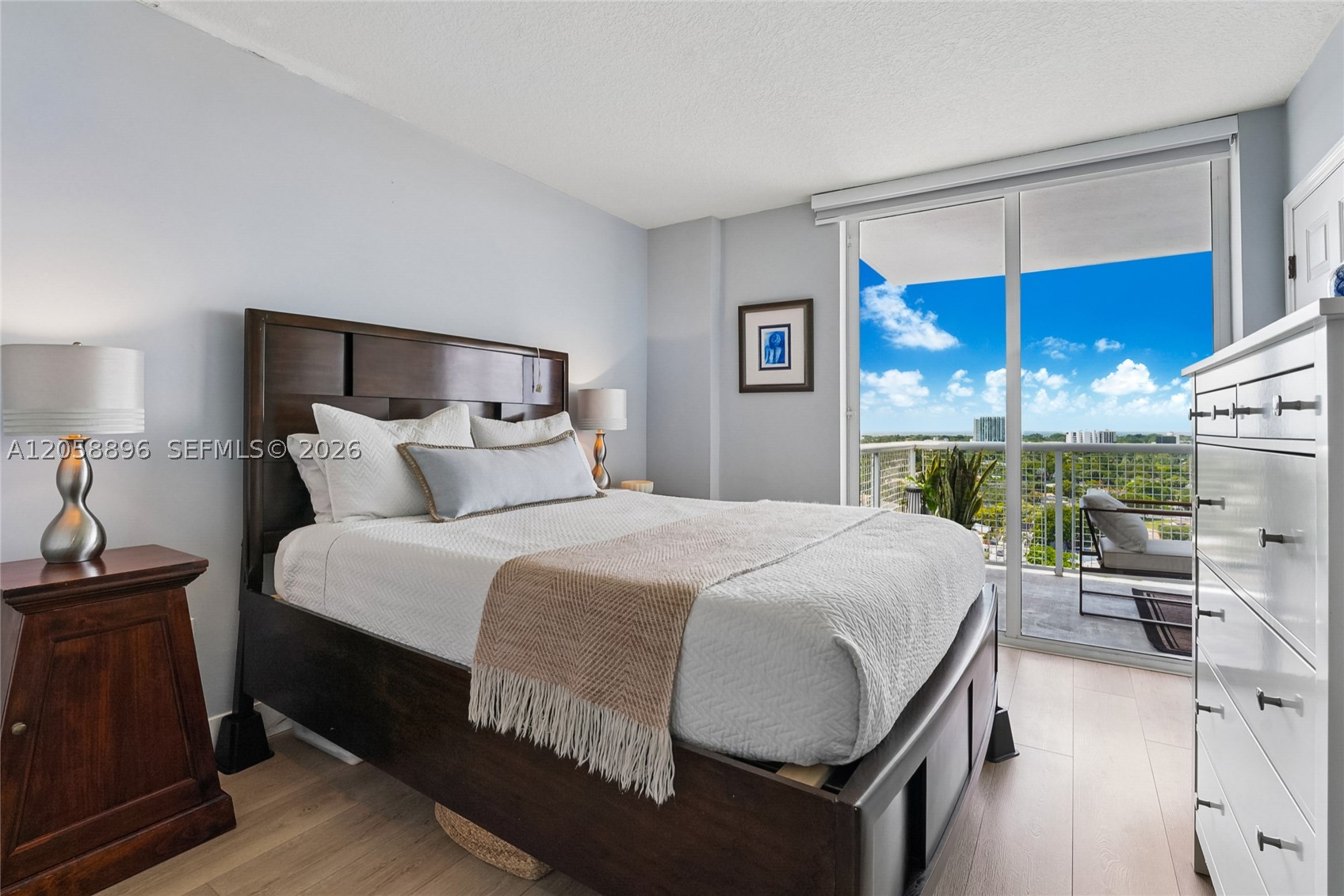 900 SW 8th St #1609, Miami FL 33130