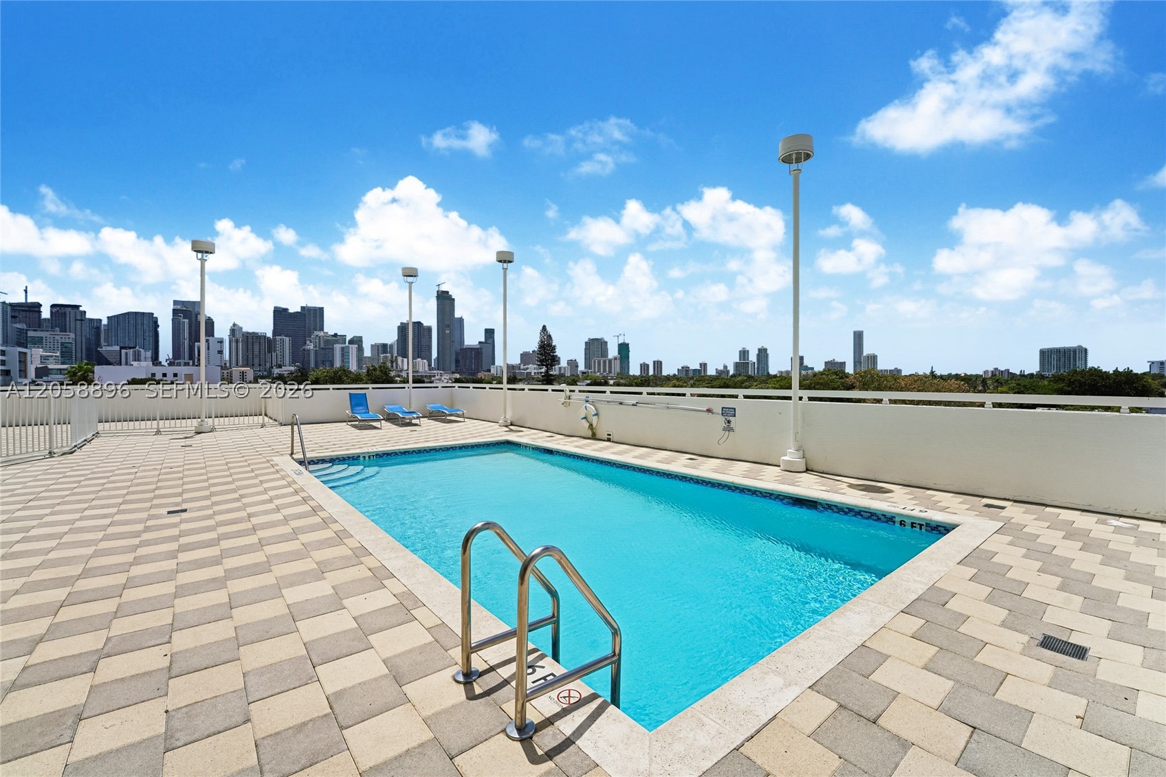 900 SW 8th St #1609, Miami FL 33130
