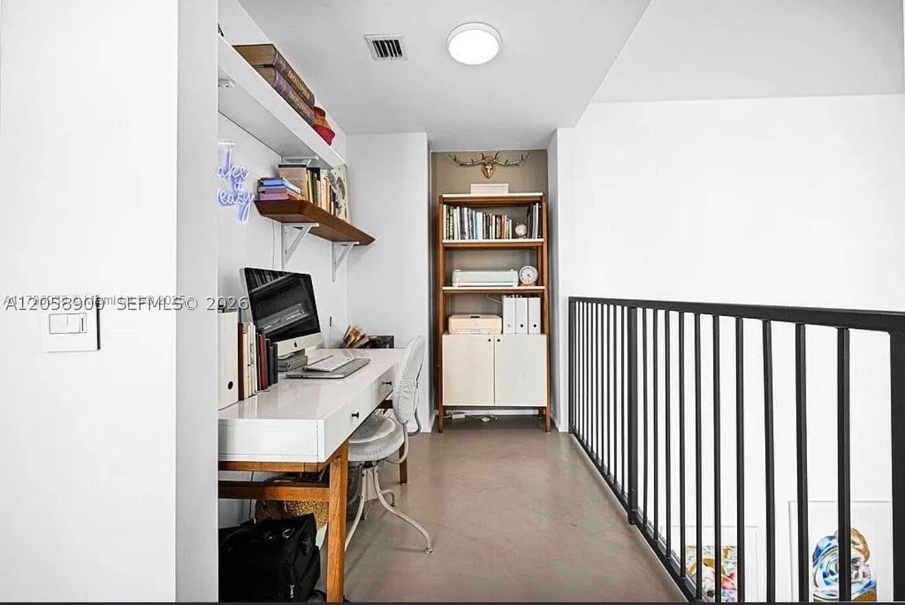 300 S Biscayne Blvd #L-1232, Miami FL 33131