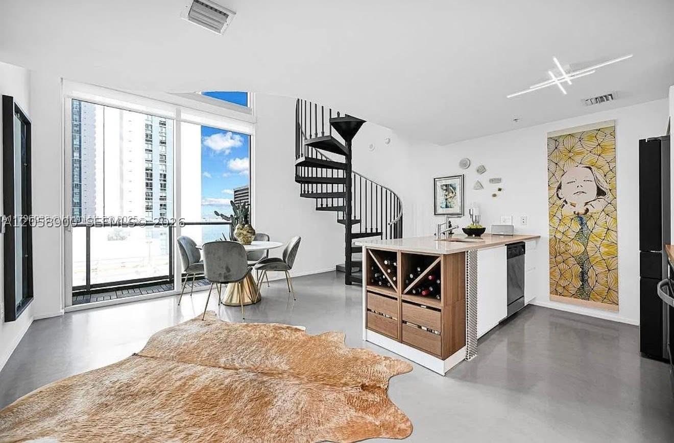 300 S Biscayne Blvd #L-1232, Miami FL 33131
