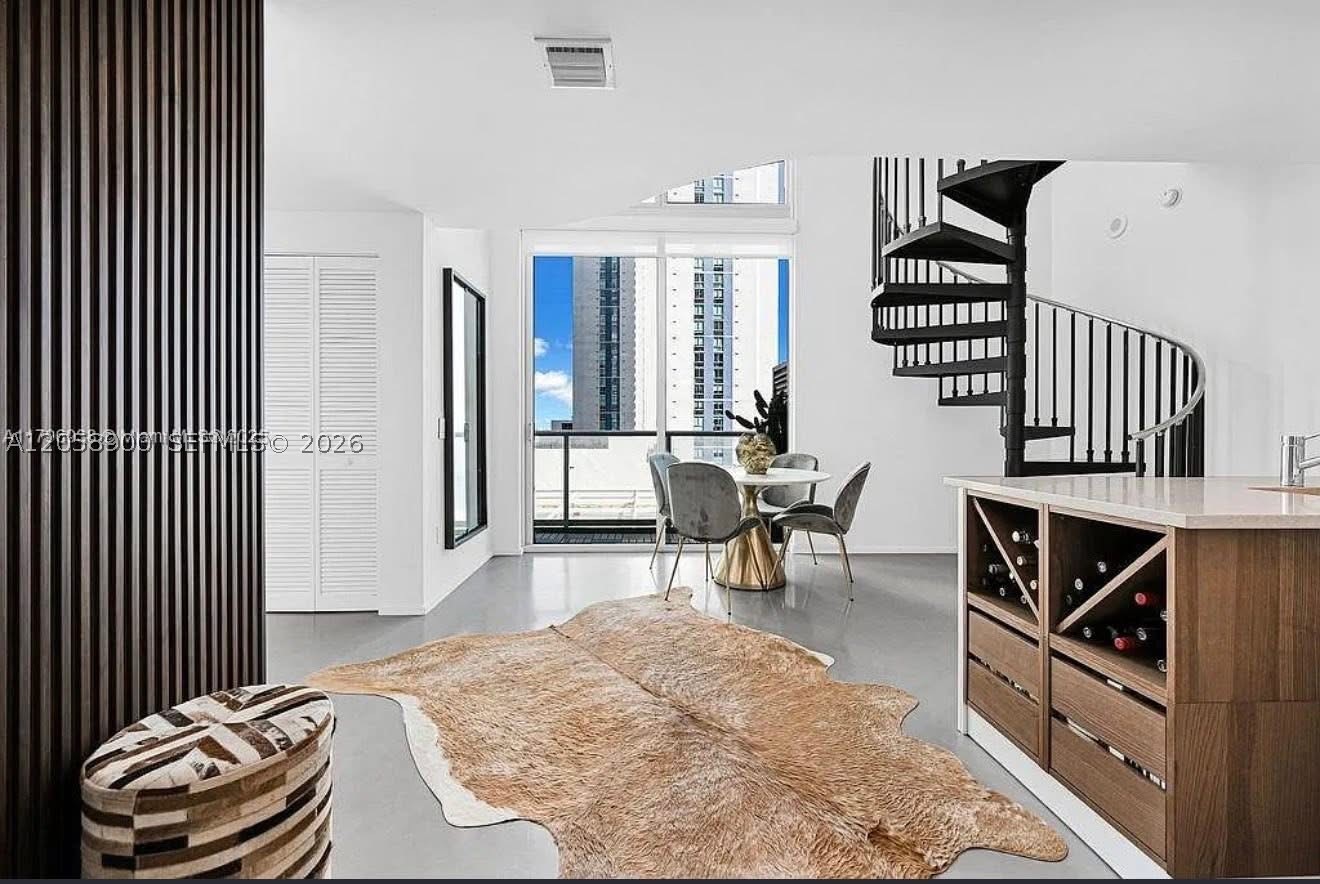 300 S Biscayne Blvd #L-1232, Miami FL 33131