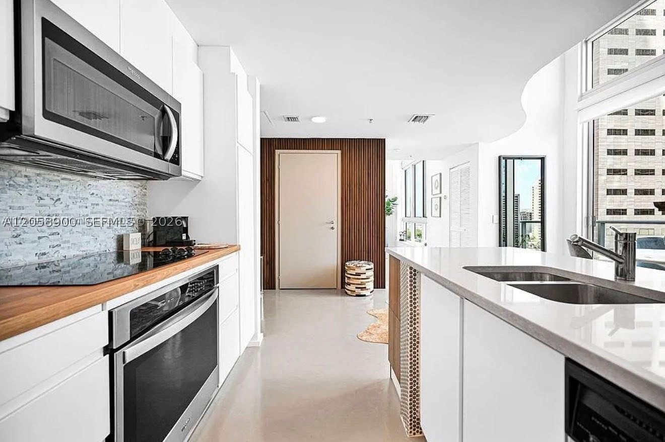 300 S Biscayne Blvd #L-1232, Miami FL 33131