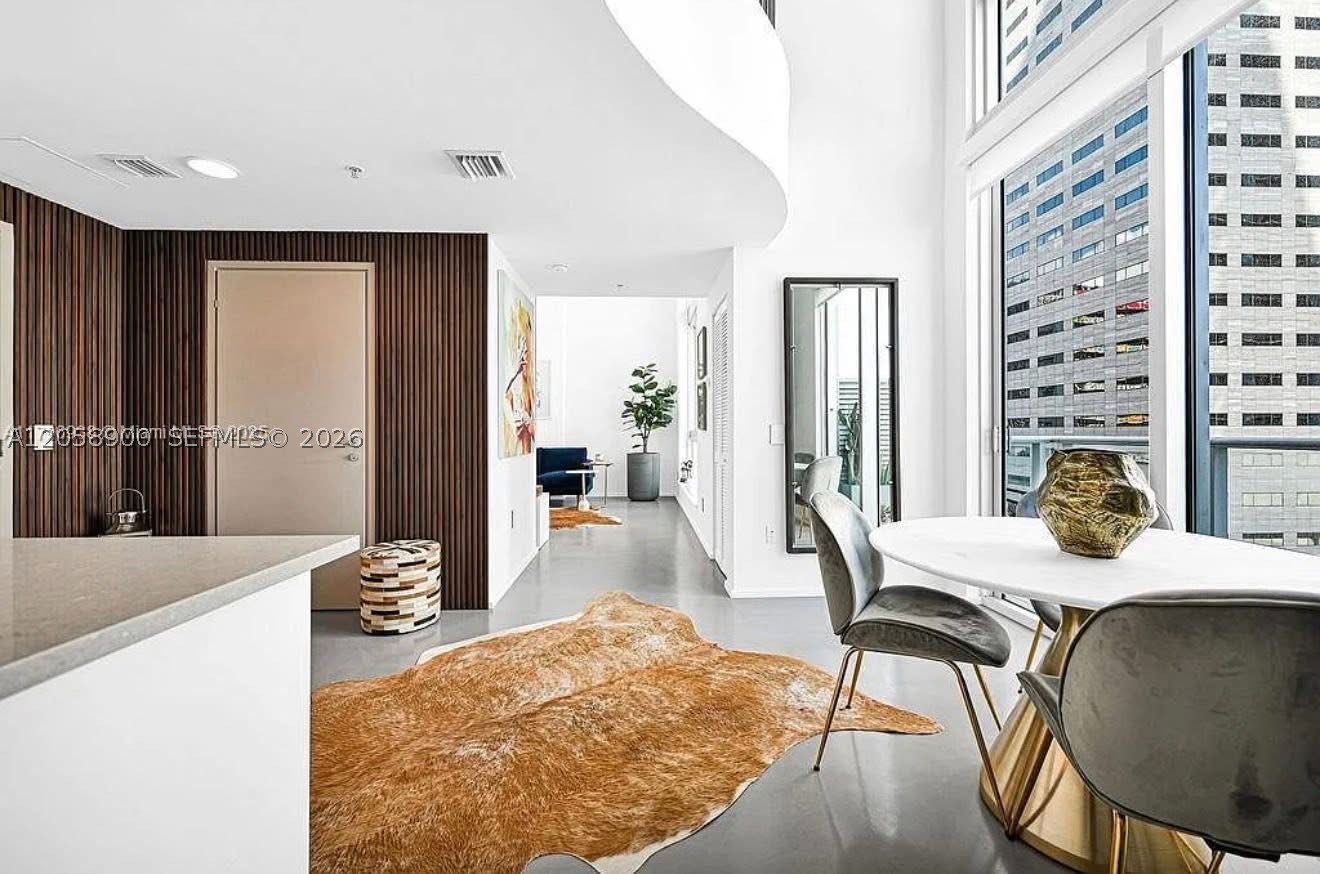 300 S Biscayne Blvd #L-1232, Miami FL 33131