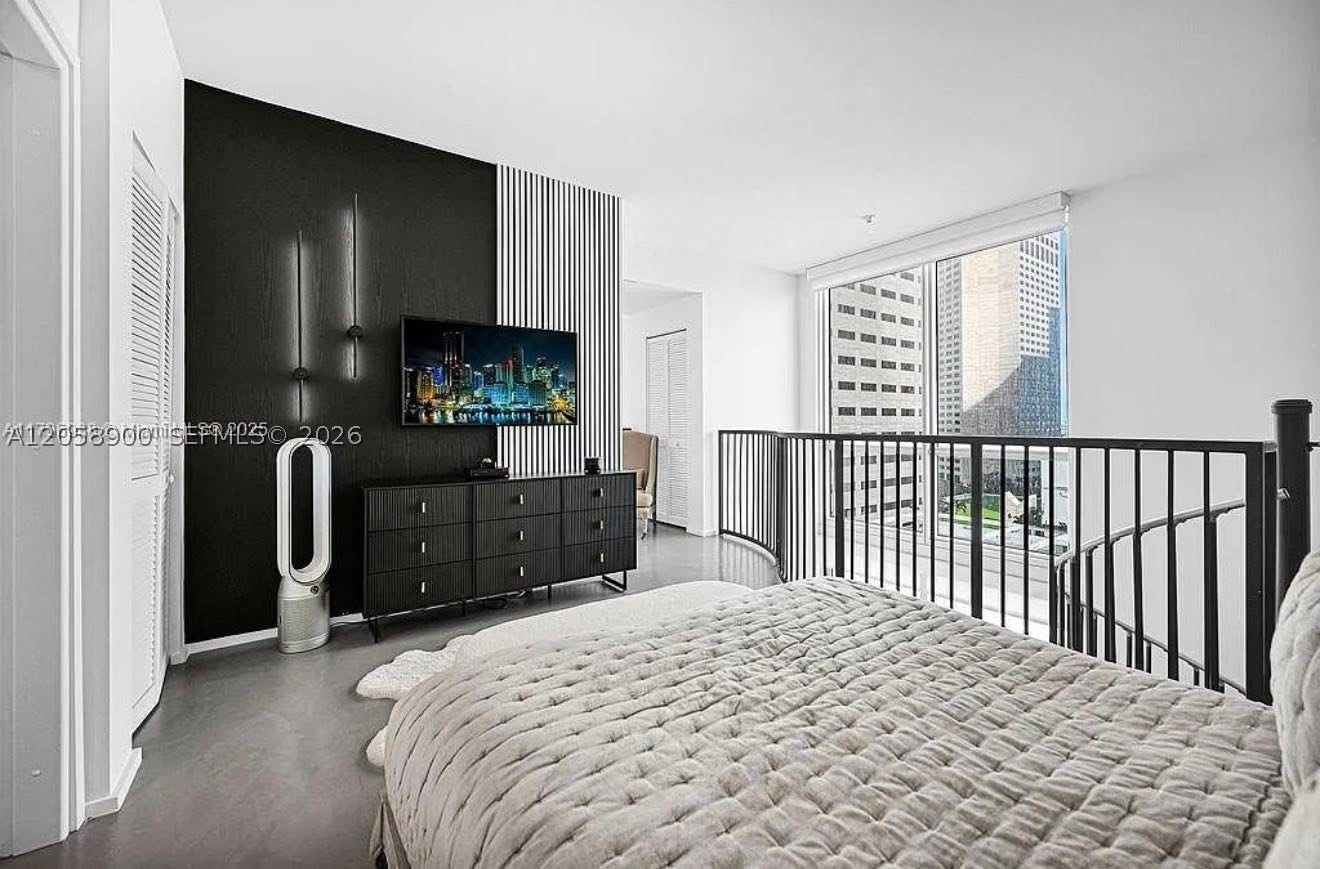 300 S Biscayne Blvd #L-1232, Miami FL 33131