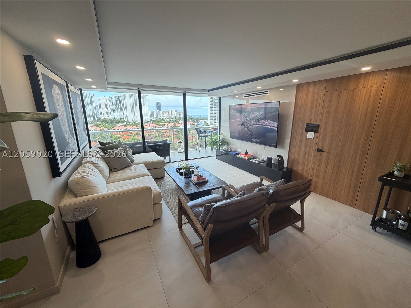 3701 N Country Club Dr #1209, Aventura FL 33180