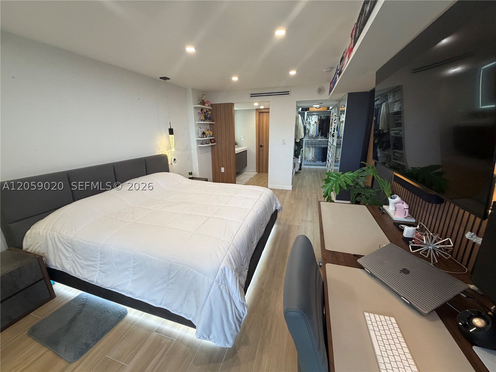 3701 N Country Club Dr #1209, Aventura FL 33180