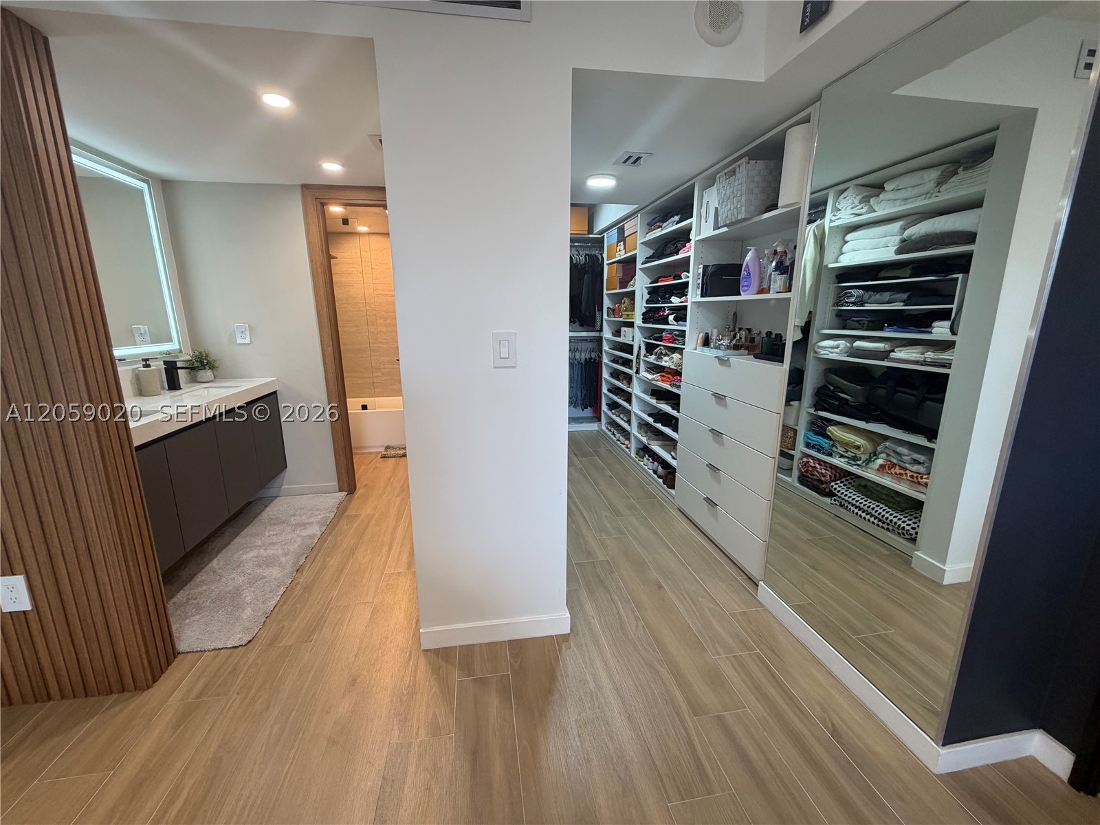 3701 N Country Club Dr #1209, Aventura FL 33180
