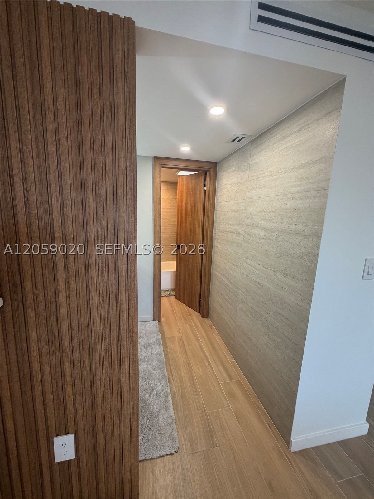 3701 N Country Club Dr #1209, Aventura FL 33180