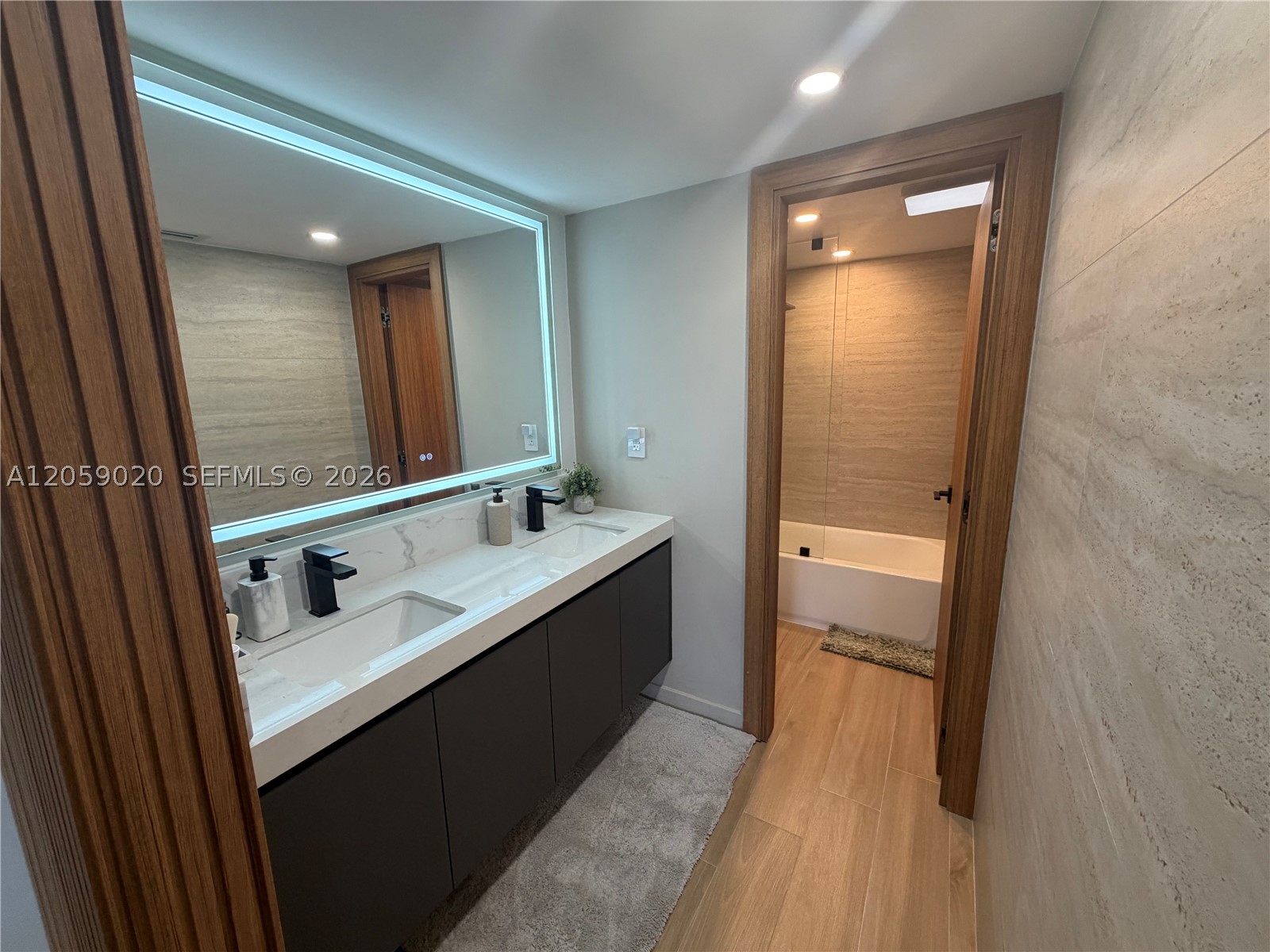 3701 N Country Club Dr #1209, Aventura FL 33180