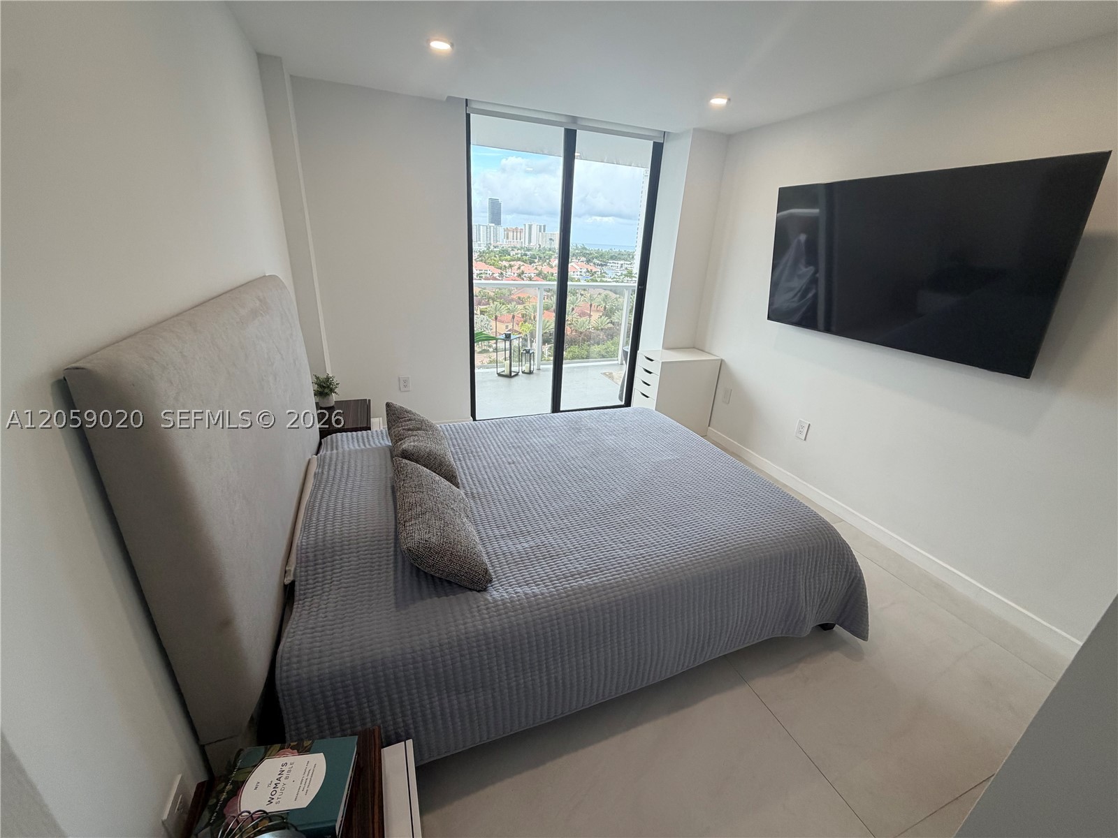 3701 N Country Club Dr #1209, Aventura FL 33180