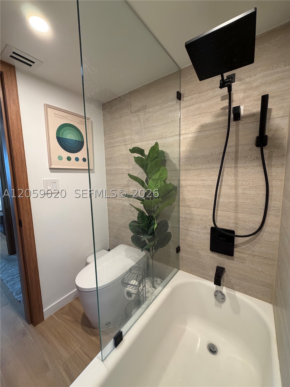 3701 N Country Club Dr #1209, Aventura FL 33180
