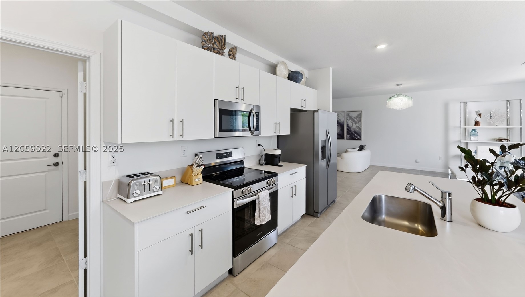 2208 SE 30th St, Homestead FL 33035
