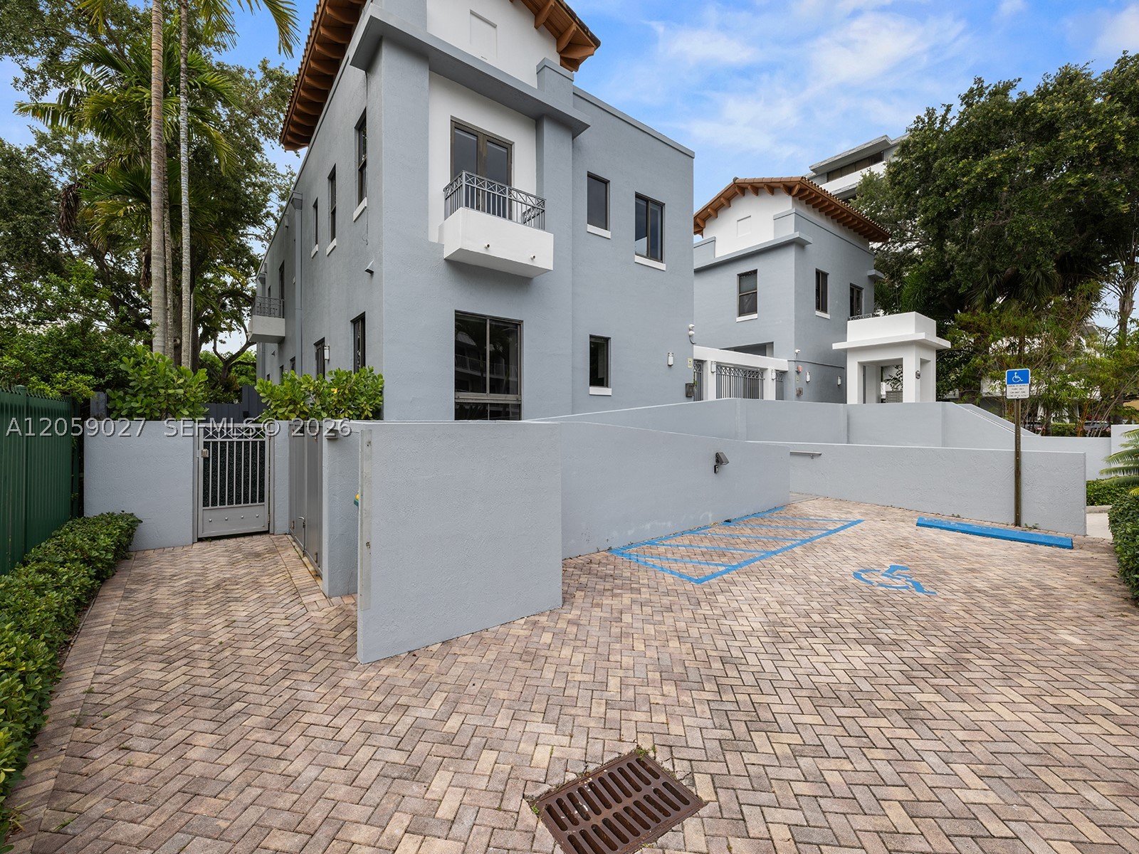 5864 SW 74th Ter #G, South Miami FL 33143