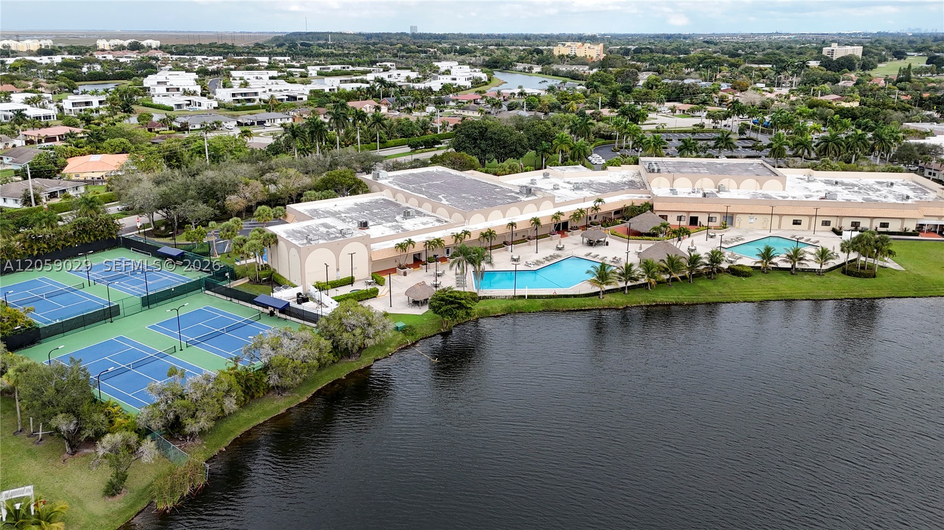 16743 Hemingway Dr #16743, Weston FL 33326