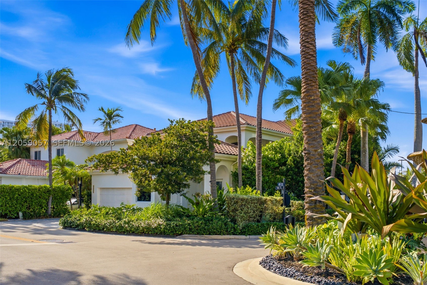 4027 194th Trl, Sunny Isles Beach FL 33160+Den