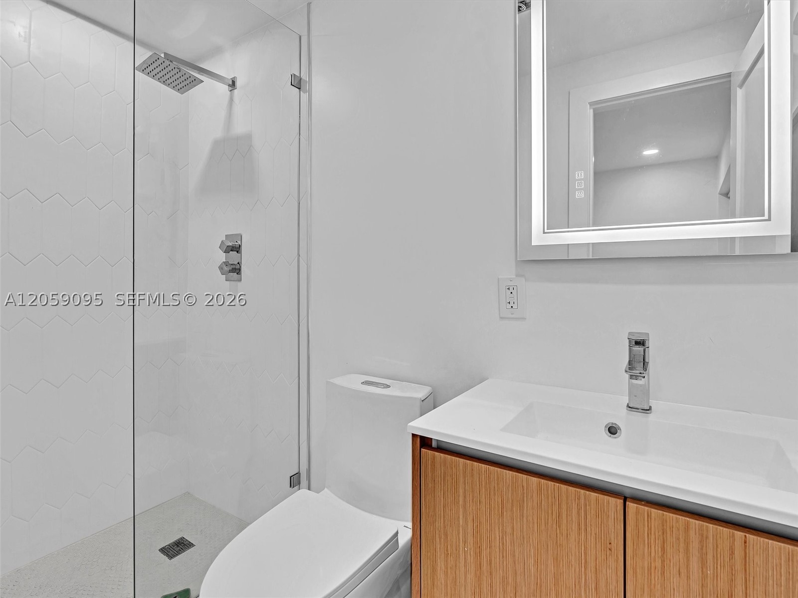 11900 N Bayshore Dr #207, North Miami FL 33181