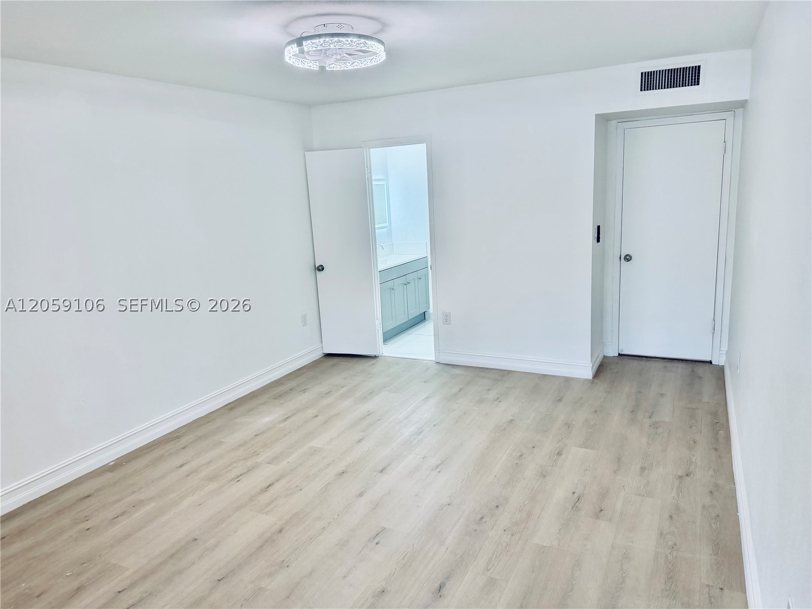 7011 Crown Gate Ct., Miami Lakes FL 33014