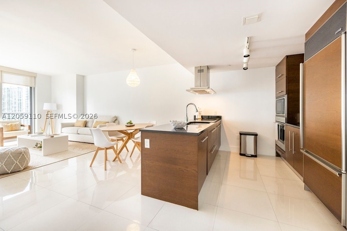 485 Brickell Ave #2507, Miami FL 33131