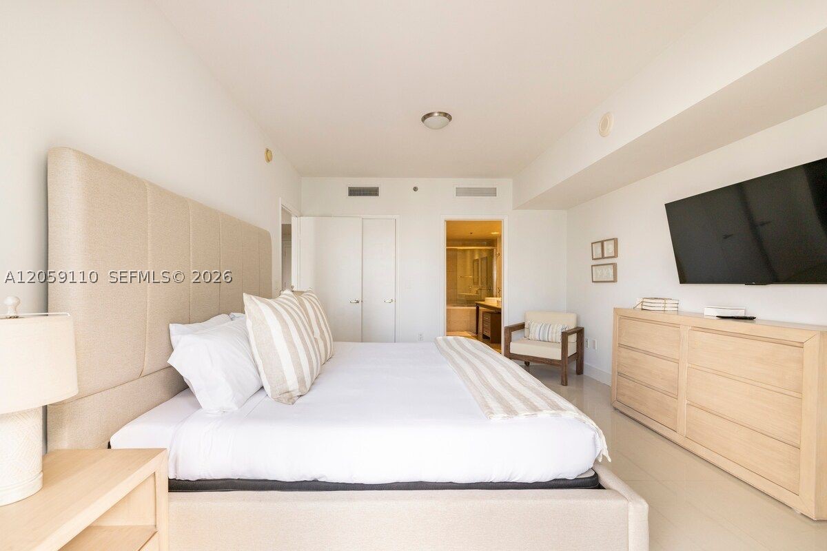 485 Brickell Ave #2507, Miami FL 33131