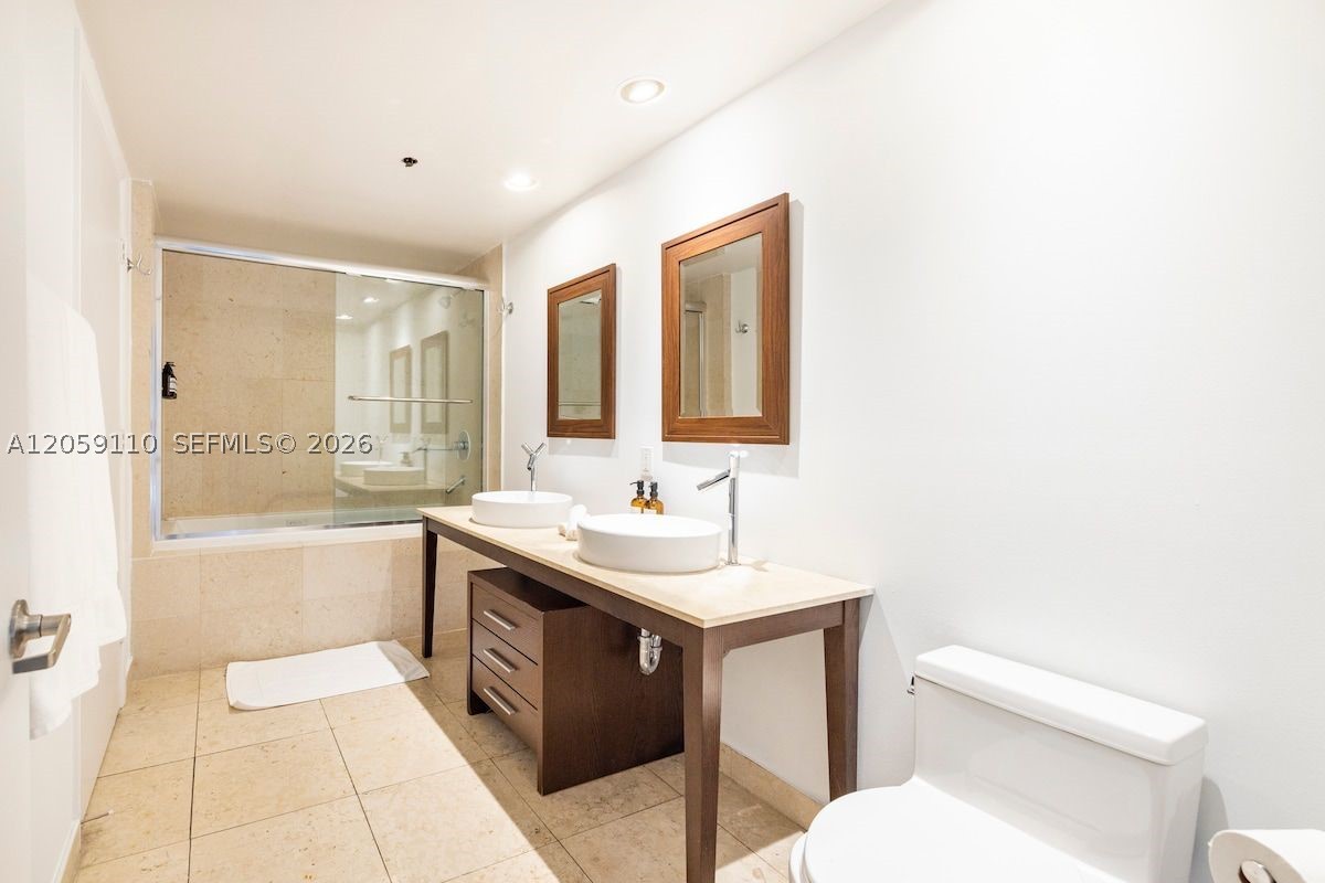 485 Brickell Ave #2507, Miami FL 33131