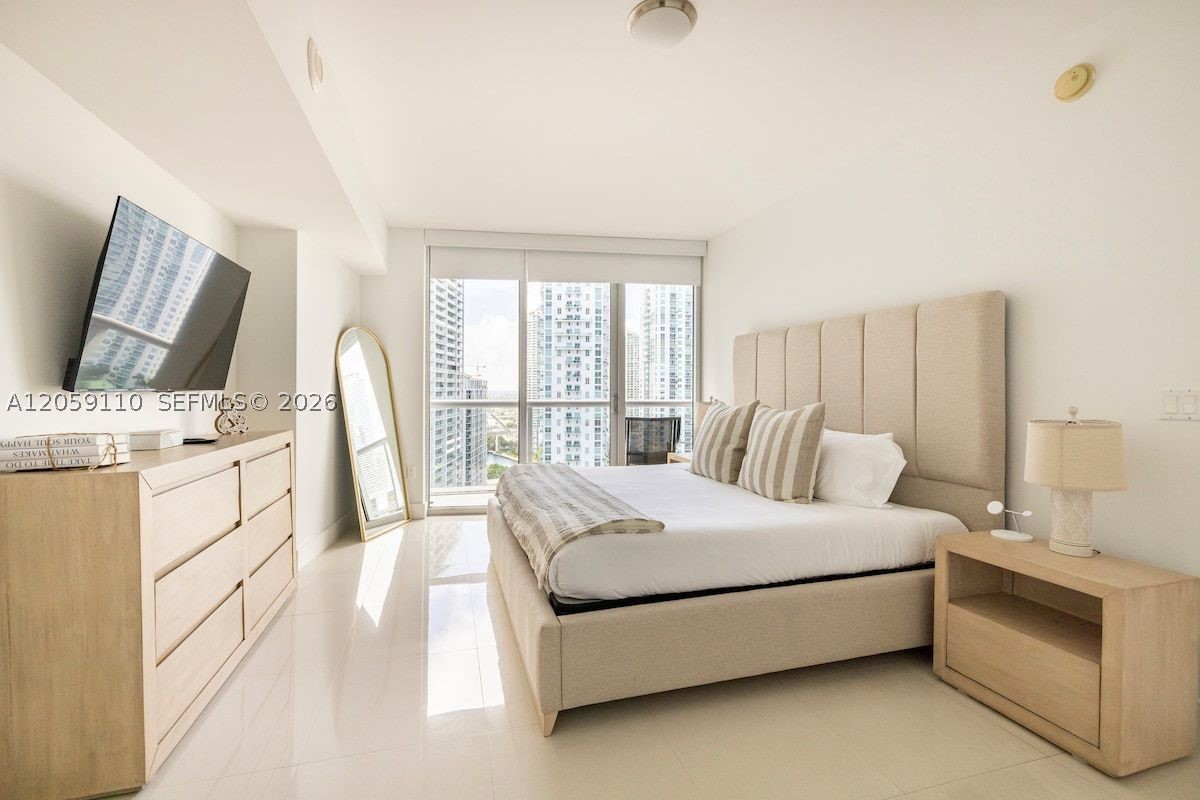 485 Brickell Ave #2507, Miami FL 33131