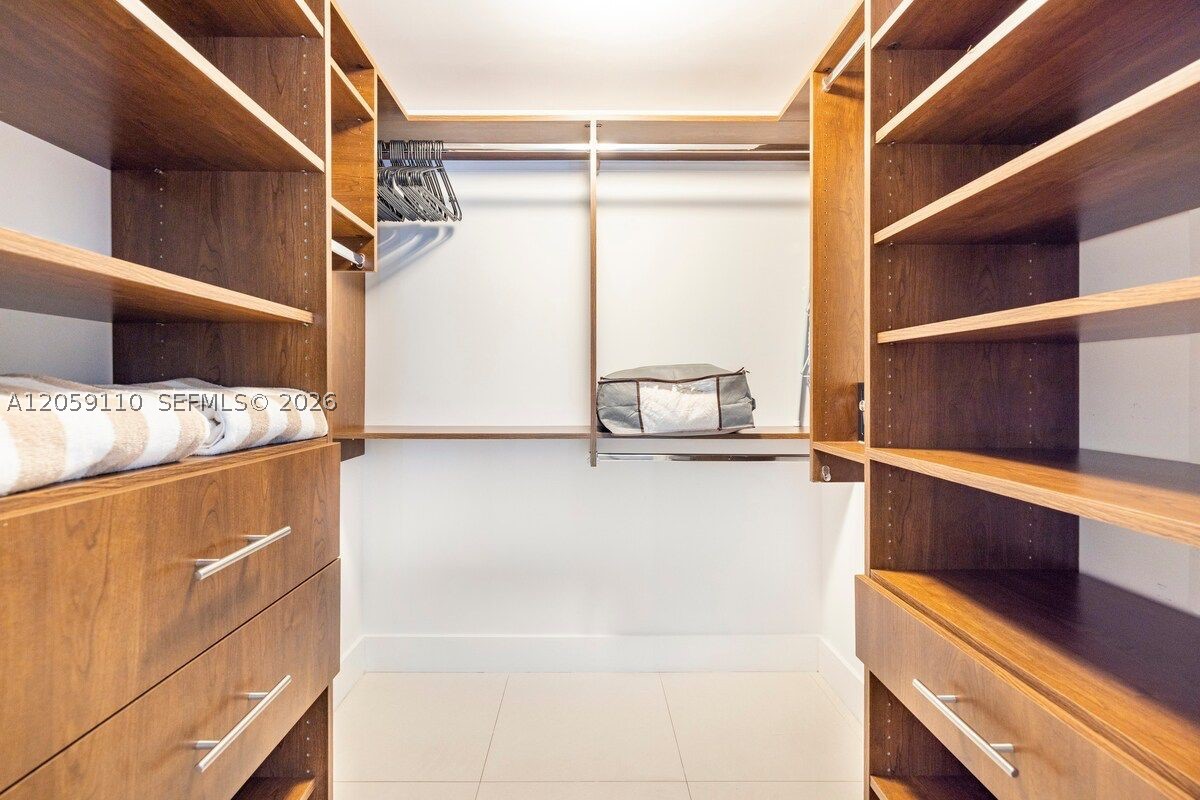 485 Brickell Ave #2507, Miami FL 33131